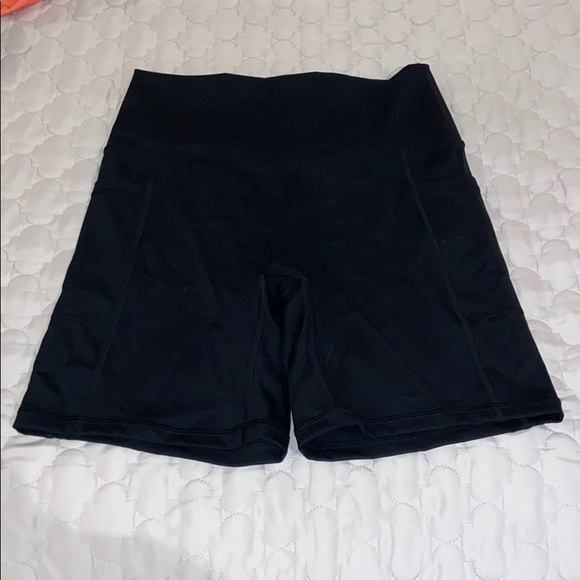 women’s biker shorts w/ pockets - Picture 2 of 5